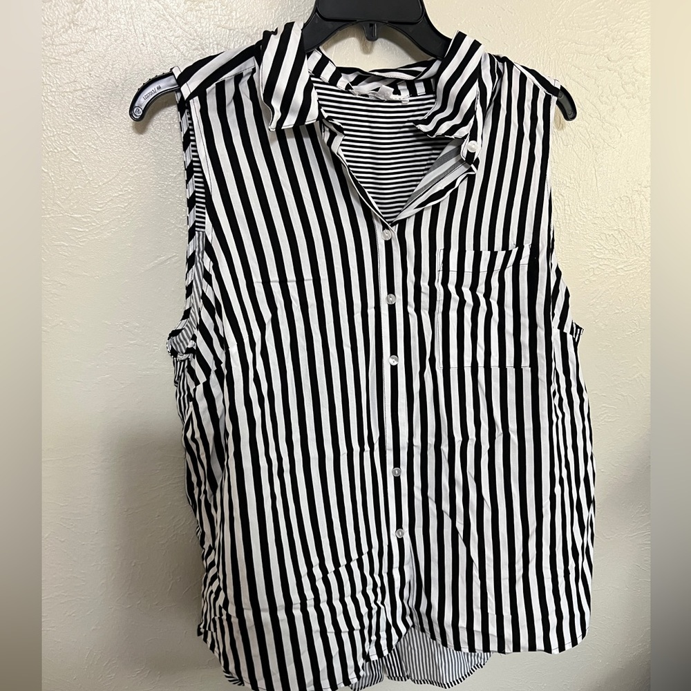 Collar sleeveless blouse